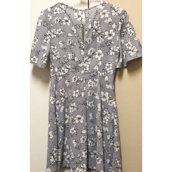 ✨ HP✨Lush Grey Floral Keyhole Dress✨ - Picture 2 of 4